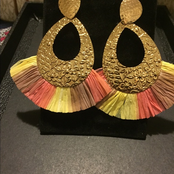 Gorgeous earrings - Picture 3 of 6